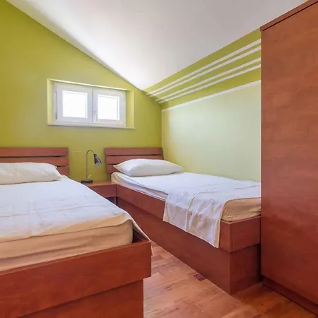 Apartamento In Insel Brac 5903 *